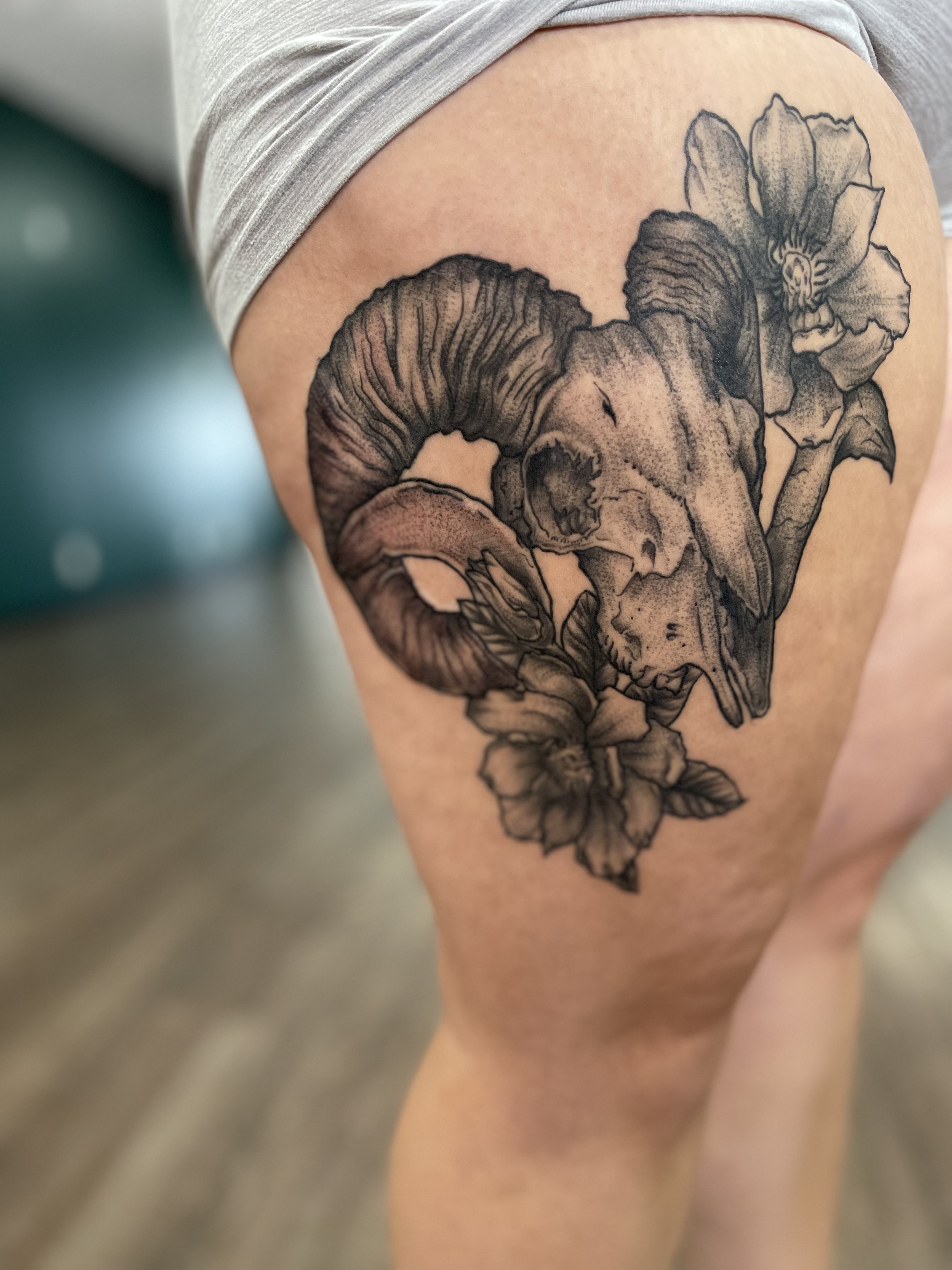 Tattoo portfolio piece by @luckyseventattooco